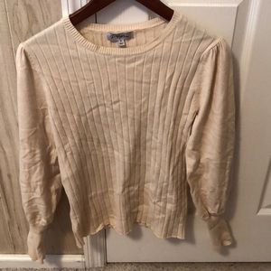 Cream sweater From Ada Faye boutique size small